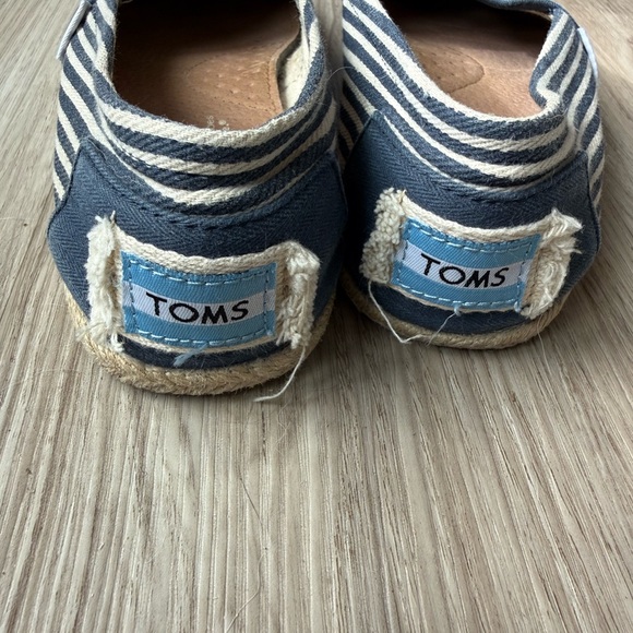 Stylish Navy and White Toms for Women size 6 - Picture 5 of 6